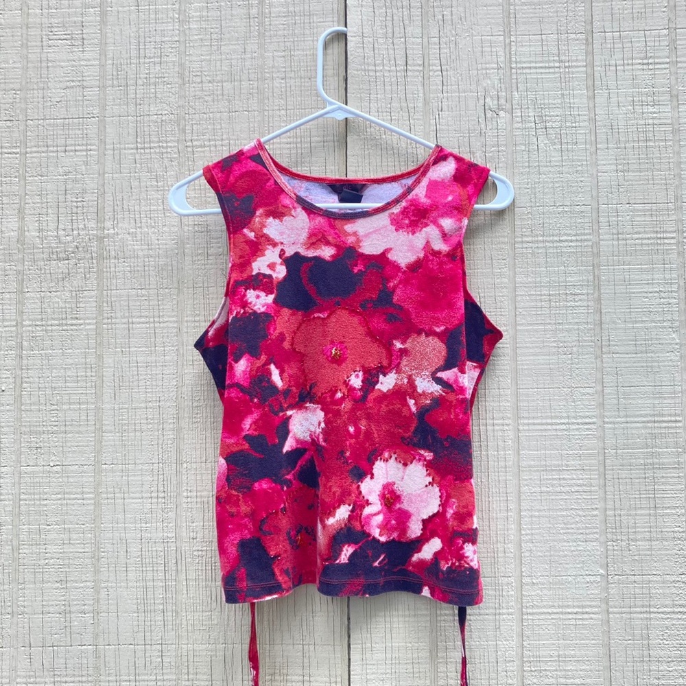 Vintage reworked tank
Originally by a|c 
Reworked by me <3